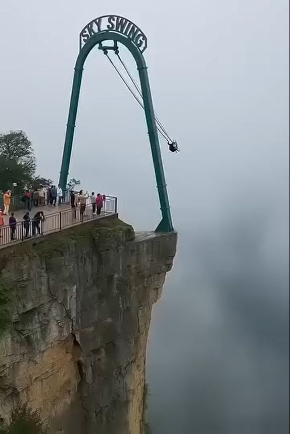 Tragic Bridge Collapse Kills 30 People