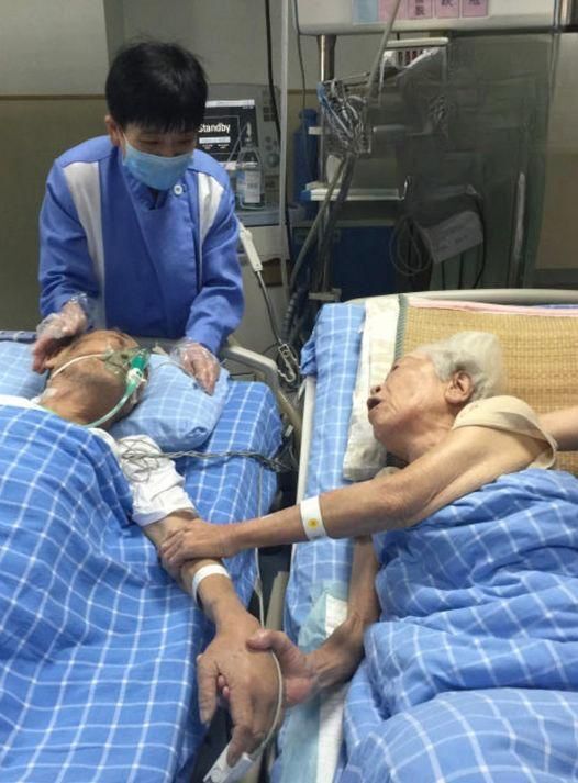 Touching Last Wish of an Elderly Man to Hold His Wife’s Hand Inspires Many